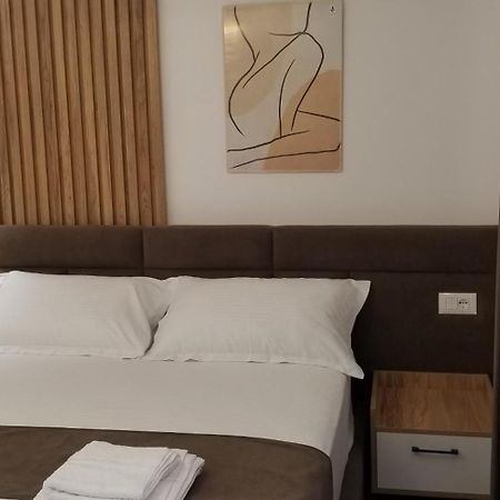 2A New Bazaar Apartment Tirana Kültér fotó